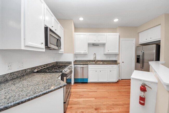 Building Photo - 3703 Main Plaza Dr