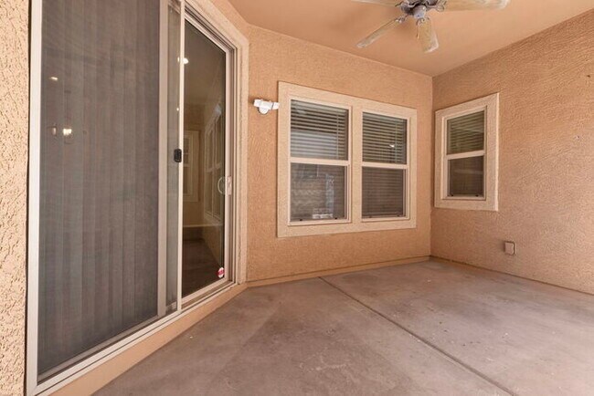 Building Photo - 946 S Hawk Ln