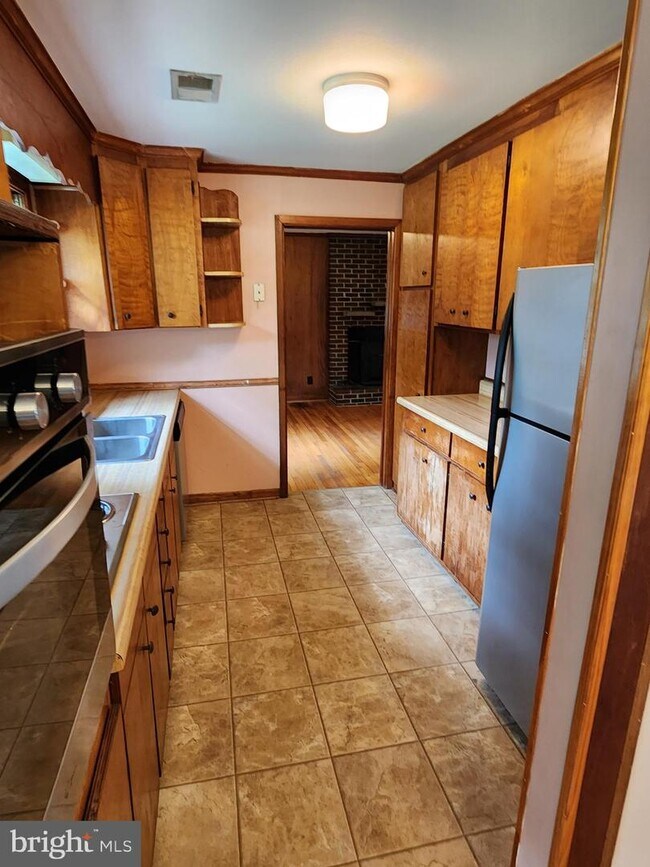 Building Photo - 17158 Ferry Dock Rd