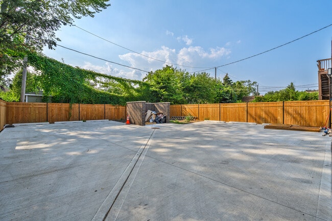 Building Photo - 4426 N Kenneth Ave