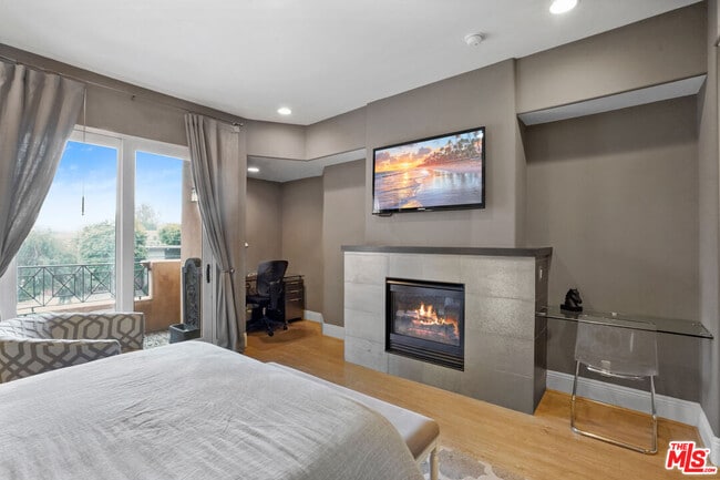 Building Photo - 16123 Sunset Blvd
