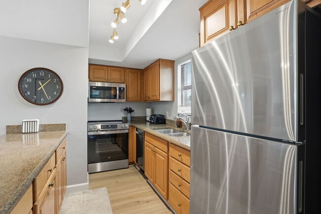 Building Photo - 600 Neapolitan Way