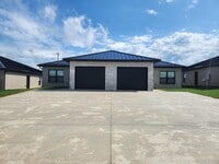 Building Photo - 361 SE 95th Rd