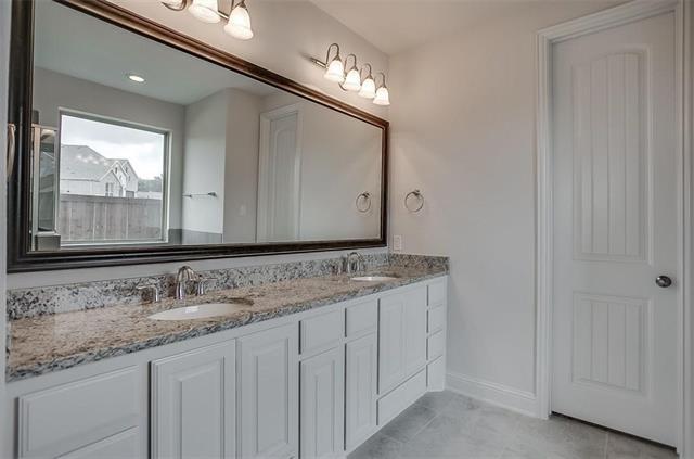 Building Photo - 2161 Balcones Dr