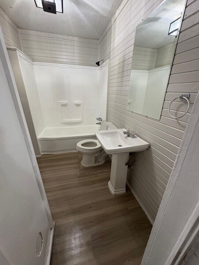 Building Photo - 3604 N Terry St