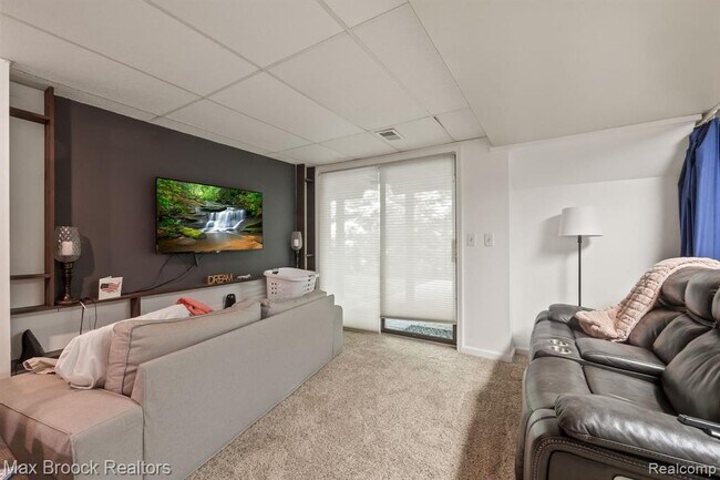 Building Photo - 1125 Meadowglen Ct