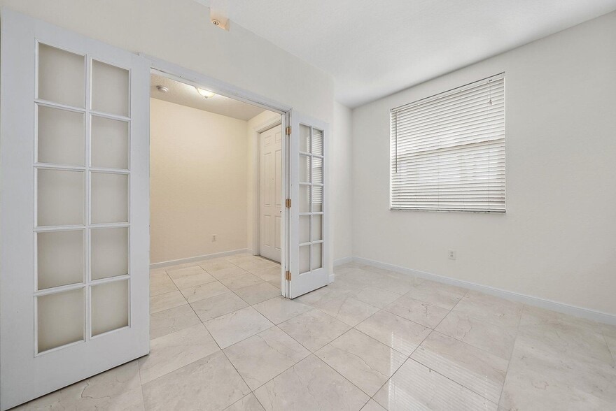 Building Photo - 770 Millbrae Ct