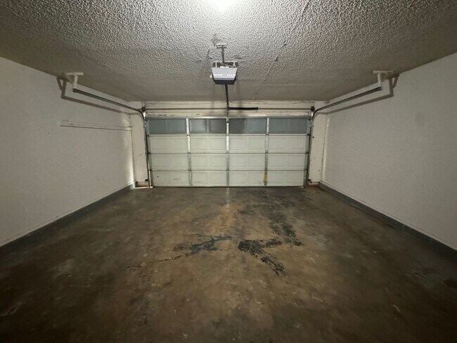 Building Photo - Lubbock Cooper ISD Gem: Ready-to-Rent July...