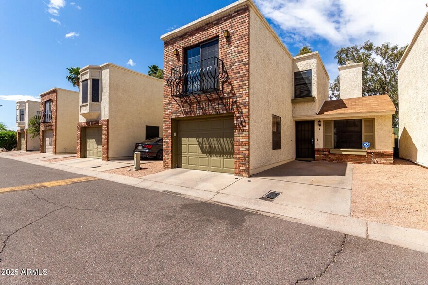 Building Photo - 820 W University Dr