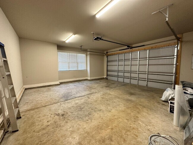 Building Photo - 8643 Amandine Way