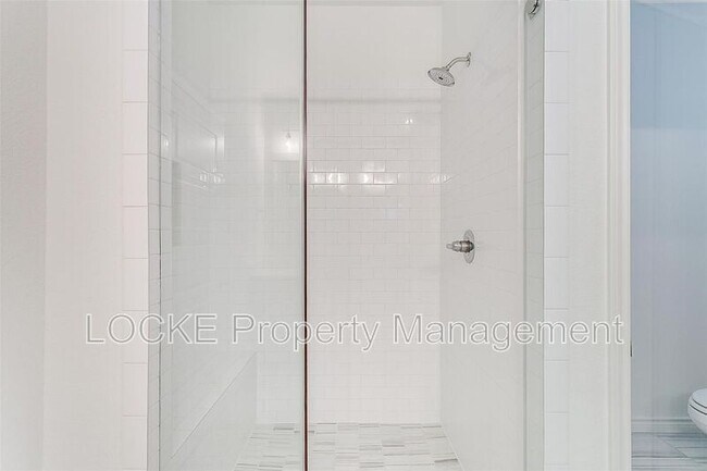 Building Photo - 205 Athenia Dr