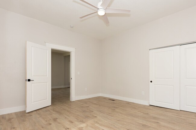 Building Photo - 207 N Leeds Ave