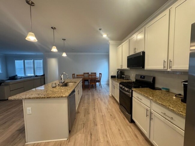 Building Photo - Immaculate Four Bedroom Home in Joliff Lan...