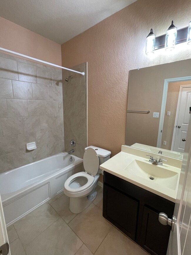 Building Photo - 4/2 in  a gated community in JOHNSON RANCH NORTH