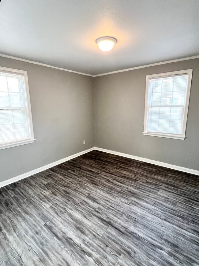 Building Photo - Section 8 Welcomed