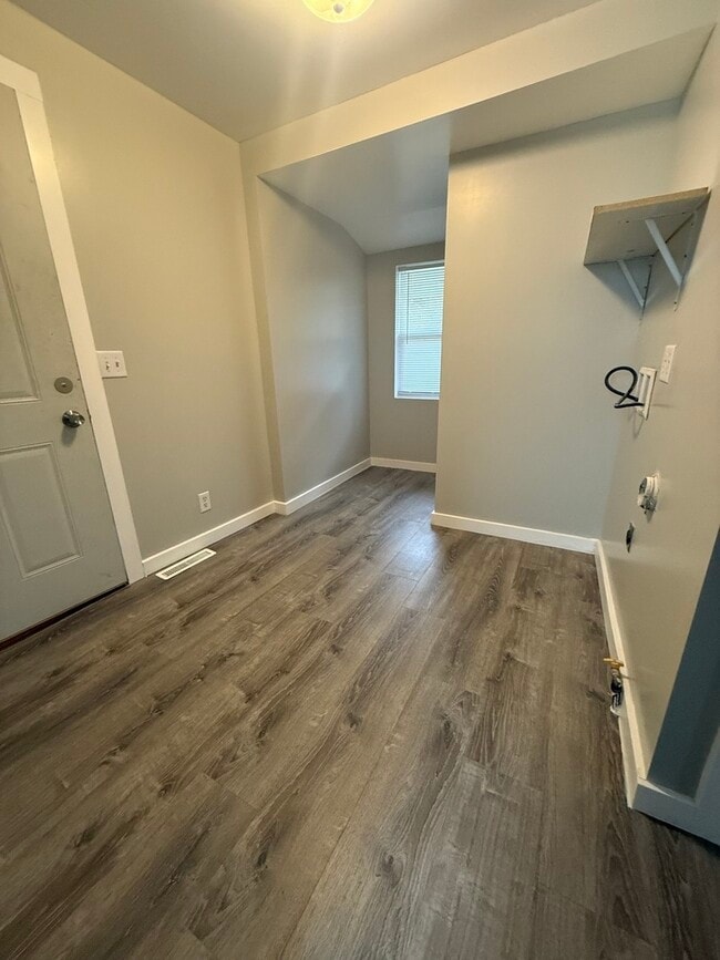 Building Photo - 729 Vine St