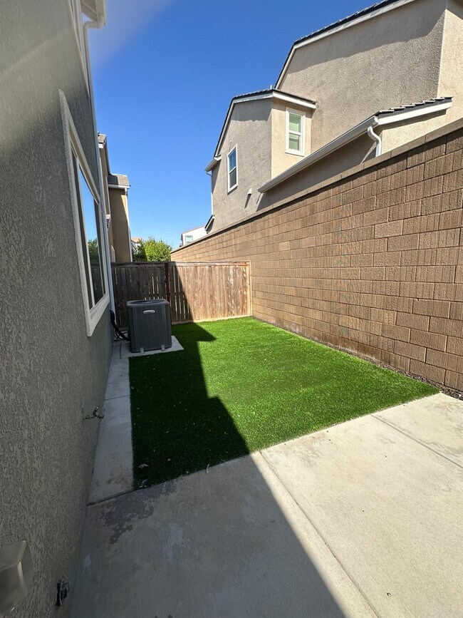 Building Photo - 4249 Hillside Rd