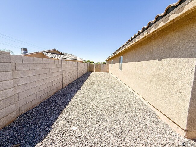 Building Photo - 1175 S 47th Ave