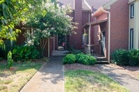Building Photo - Quaint East Nashville Town Home