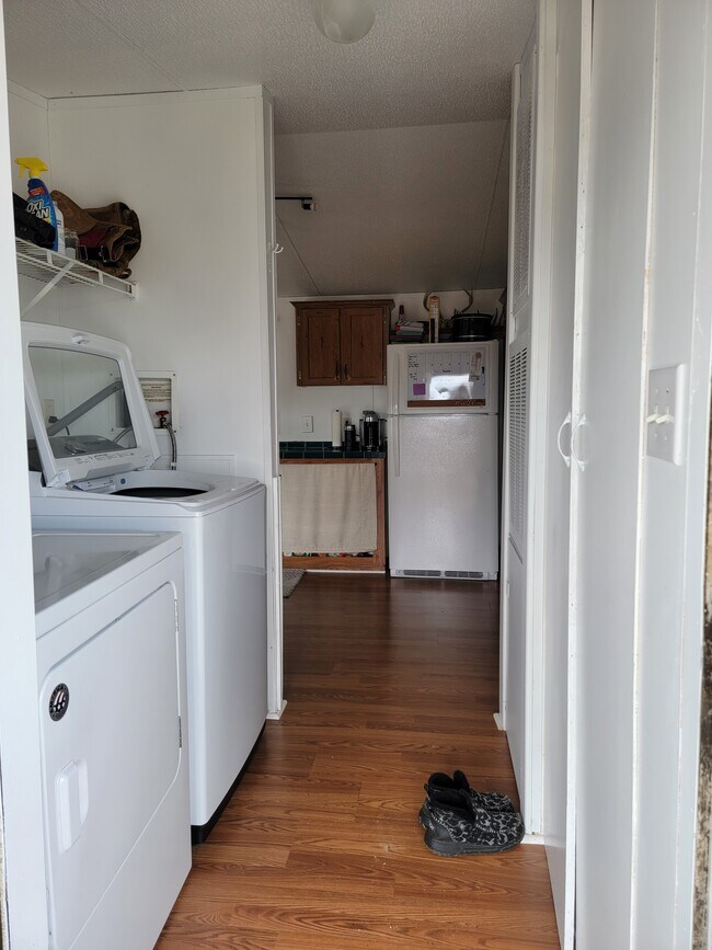 Building Photo - 3114 Dairyland Rd