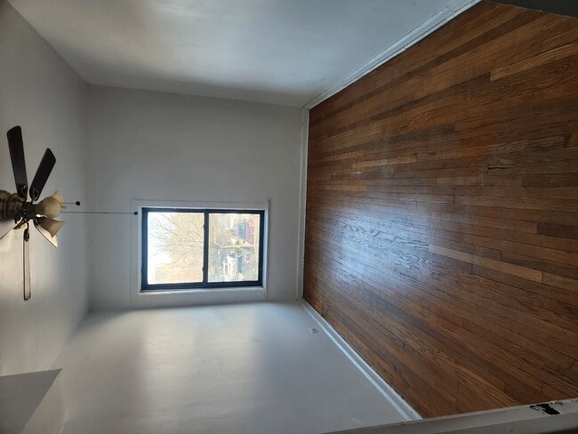 Building Photo - 905 W Irving Park Rd