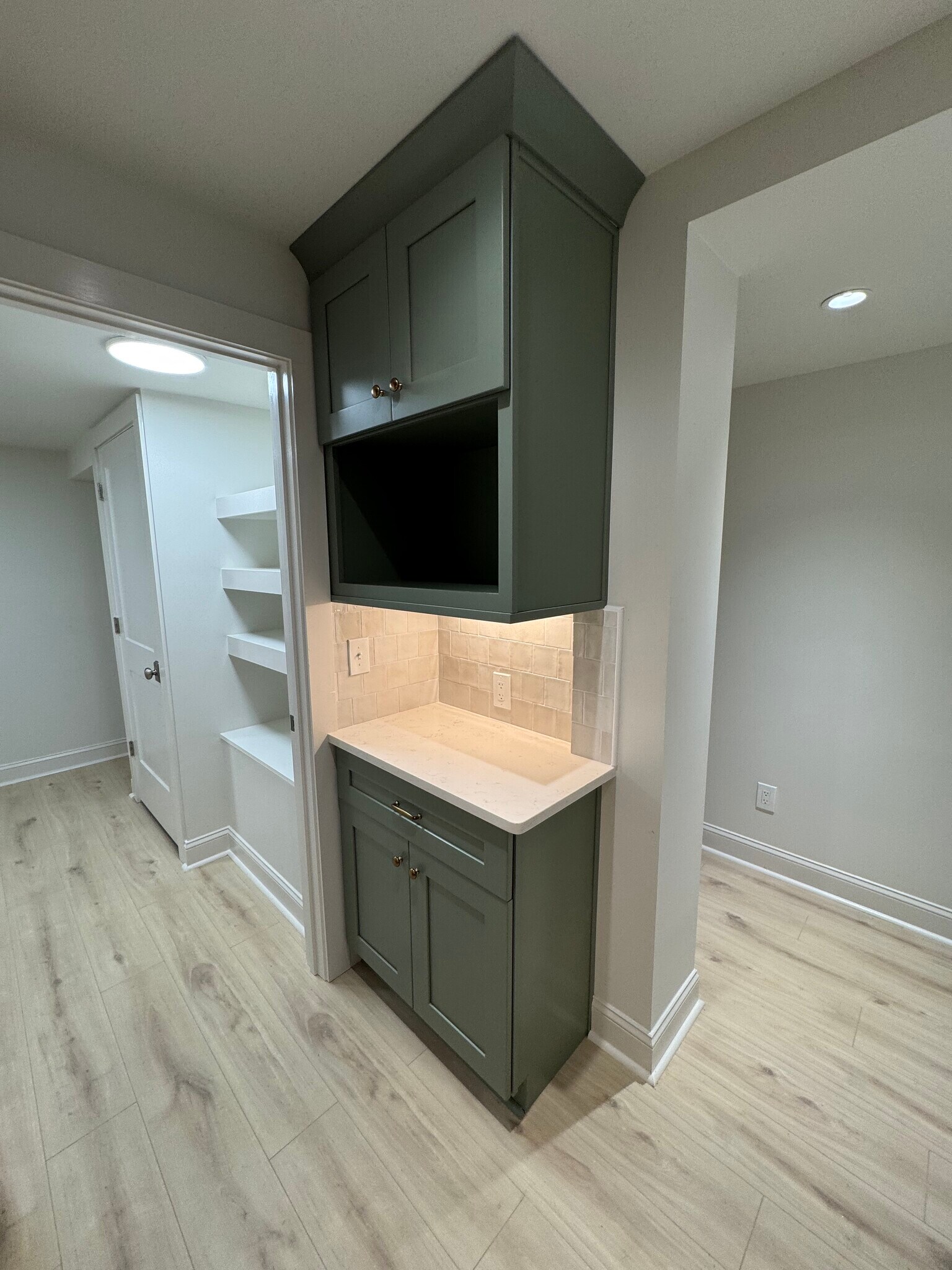 Building Photo - 886 Moore Rd