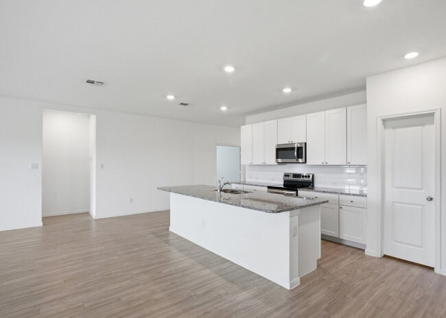 Building Photo - 4 Bedroom Home with Open Layout and Refrigerator Included