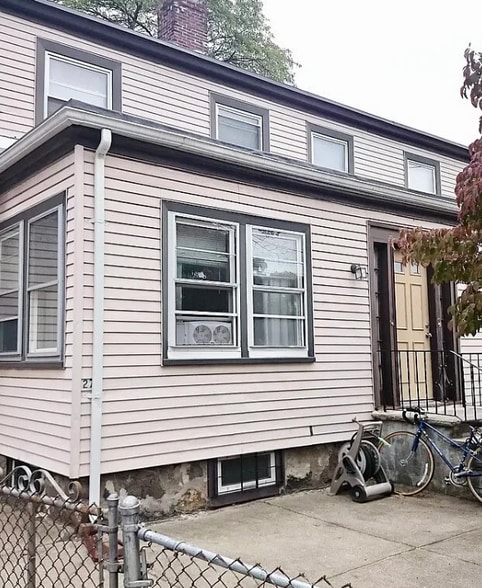 Building Photo - 27 South Crescent Circuit