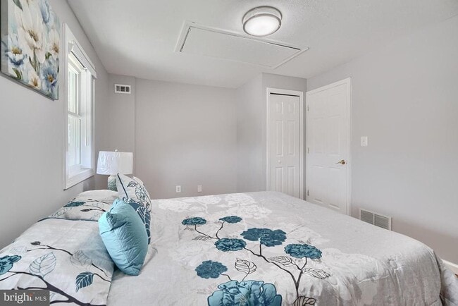 Building Photo - 2845 Plainfield Rd