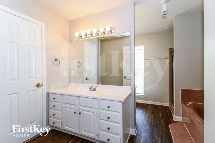 Building Photo - 262 Rhonda Cir S