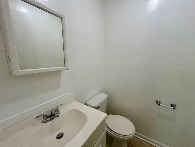 Building Photo - Charming 3-Bedroom Ranch on Quiet Cul-de-S...