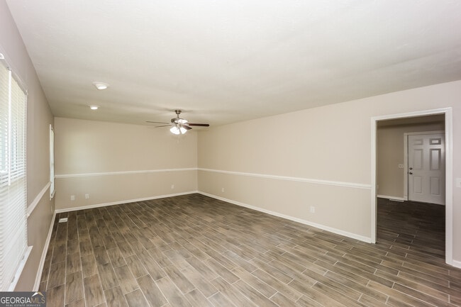 Building Photo - 185 Hyde Cir