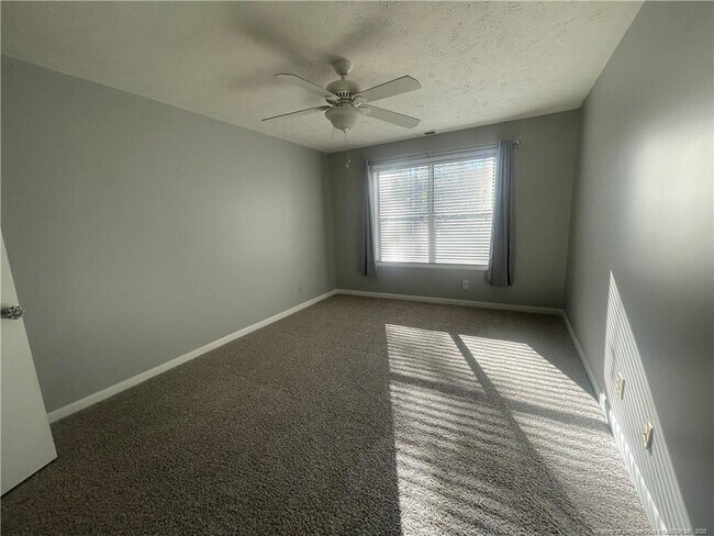 Building Photo - 663 Bartons Landing Pl