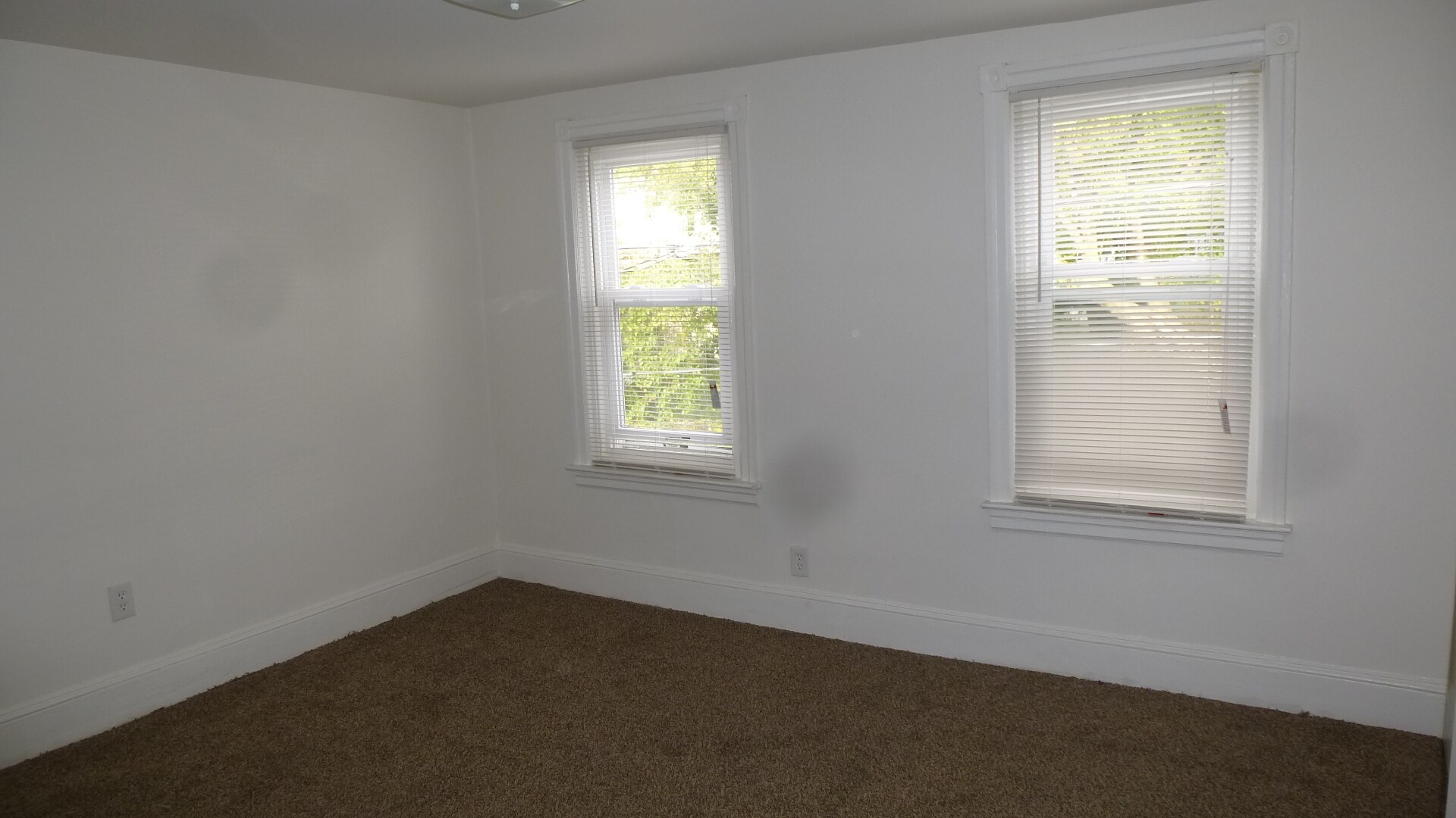 Building Photo - 147 Sheldon Ln