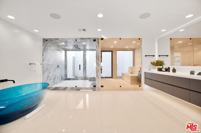 Building Photo - 30020 Morning View Dr