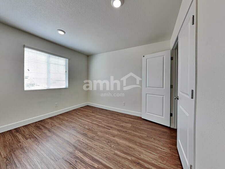 Building Photo - 1609 Viaggio Ave