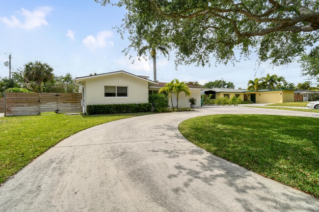 Building Photo - 400 Tequesta Dr
