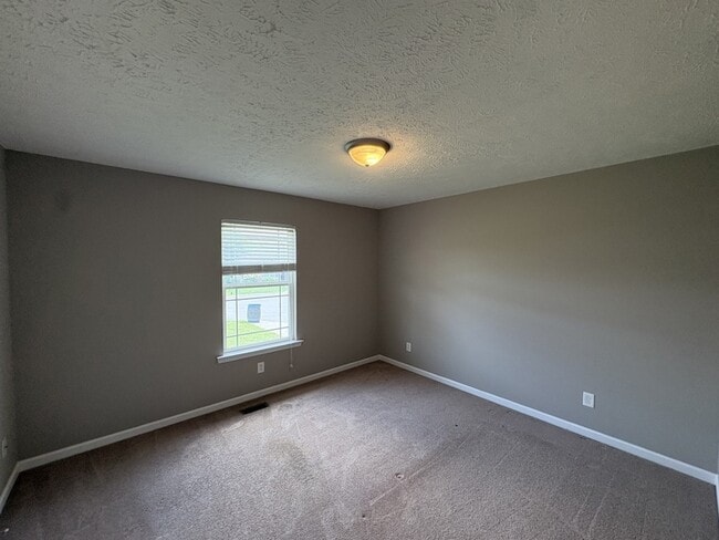 Building Photo - 1009 Halverson Dr