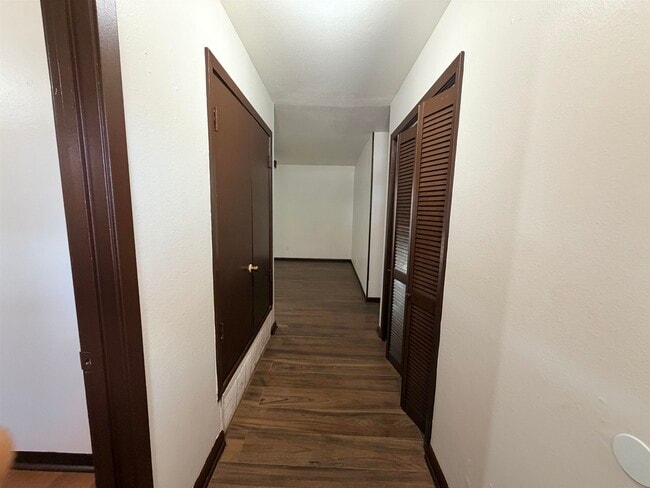 Building Photo - 699 Banyan Ct