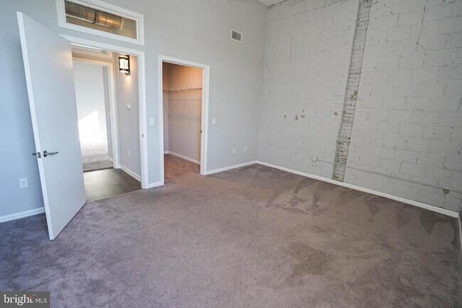 Building Photo - 218 W Main St