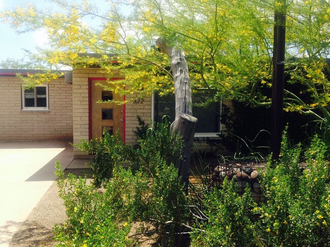 Primary Photo - Adorable 2 bed + office/1 bath House with ...