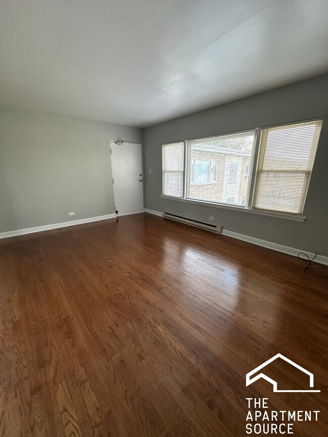 Primary Photo - 7632 N Milwaukee Ave