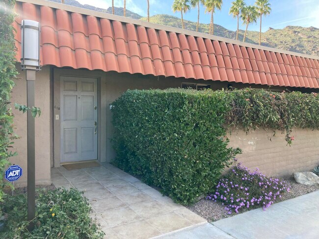 Building Photo - 555 W Baristo Rd