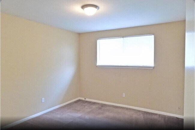 Building Photo - 6818 Thornwild Rd