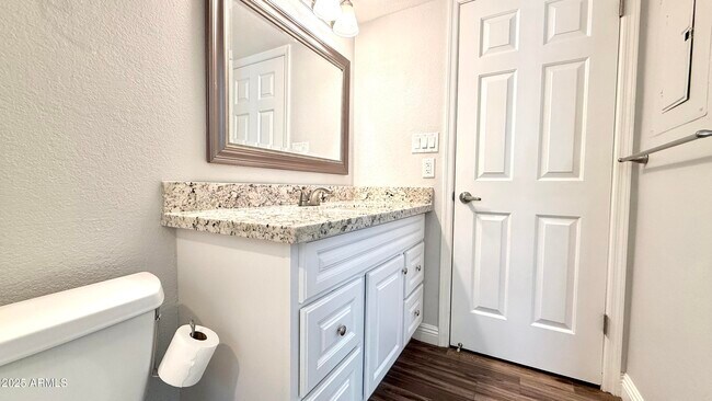 Building Photo - 1211 N Miller Rd