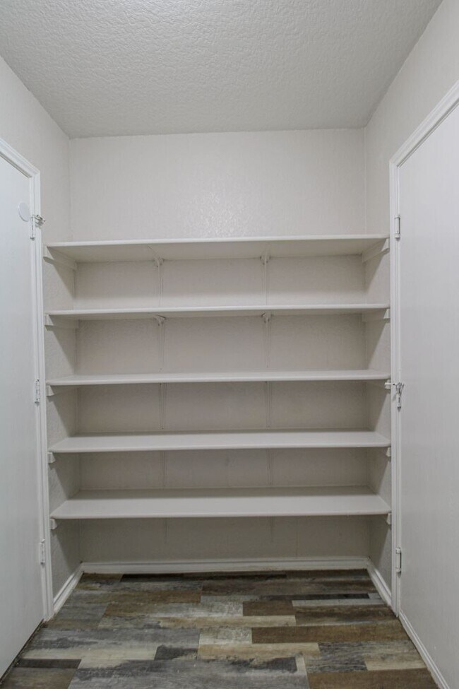 Building Photo - 511 Mathis Mdw