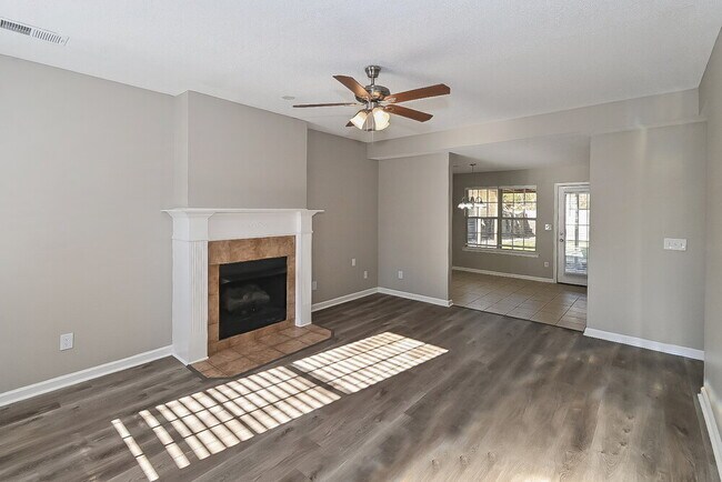 Building Photo - 9727 Pigeon Roost Park Cir