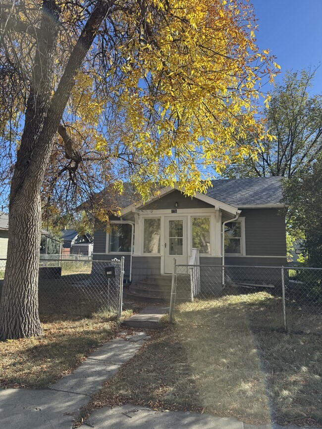 Building Photo - 716 7th Ave S