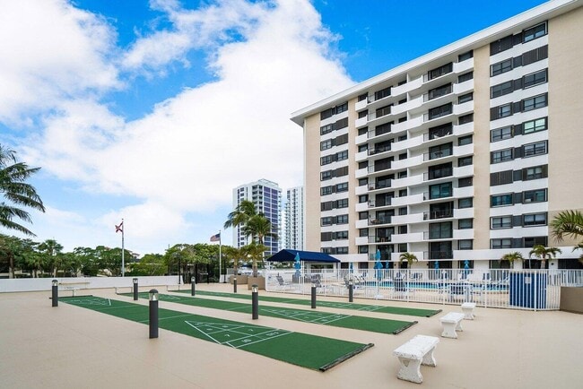 Building Photo - 108 Lakeshore Dr