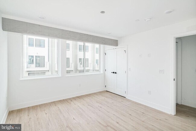 Building Photo - 2611 E Boston St